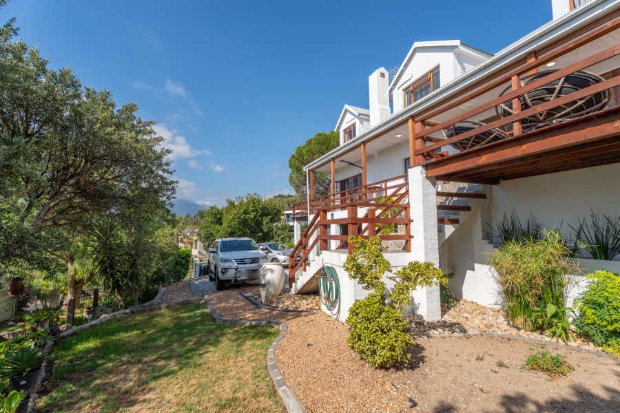 4 Bedroom Property for Sale in Rome Glen Western Cape